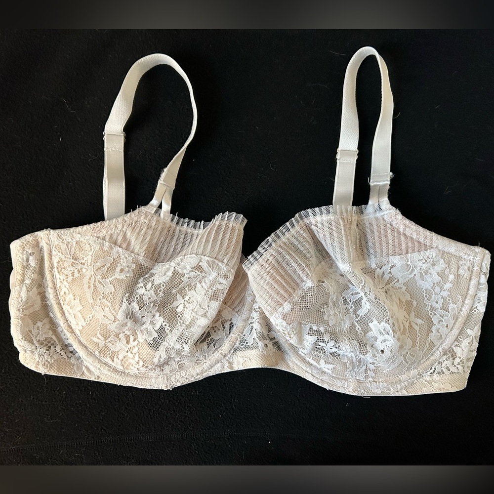 Victoria's Secret Lace Underwire Bra - White